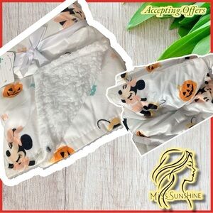 Disney NEW - Sherpa blanket - super cute Minnie Mouse, candy, pumpkins - 30”x40”